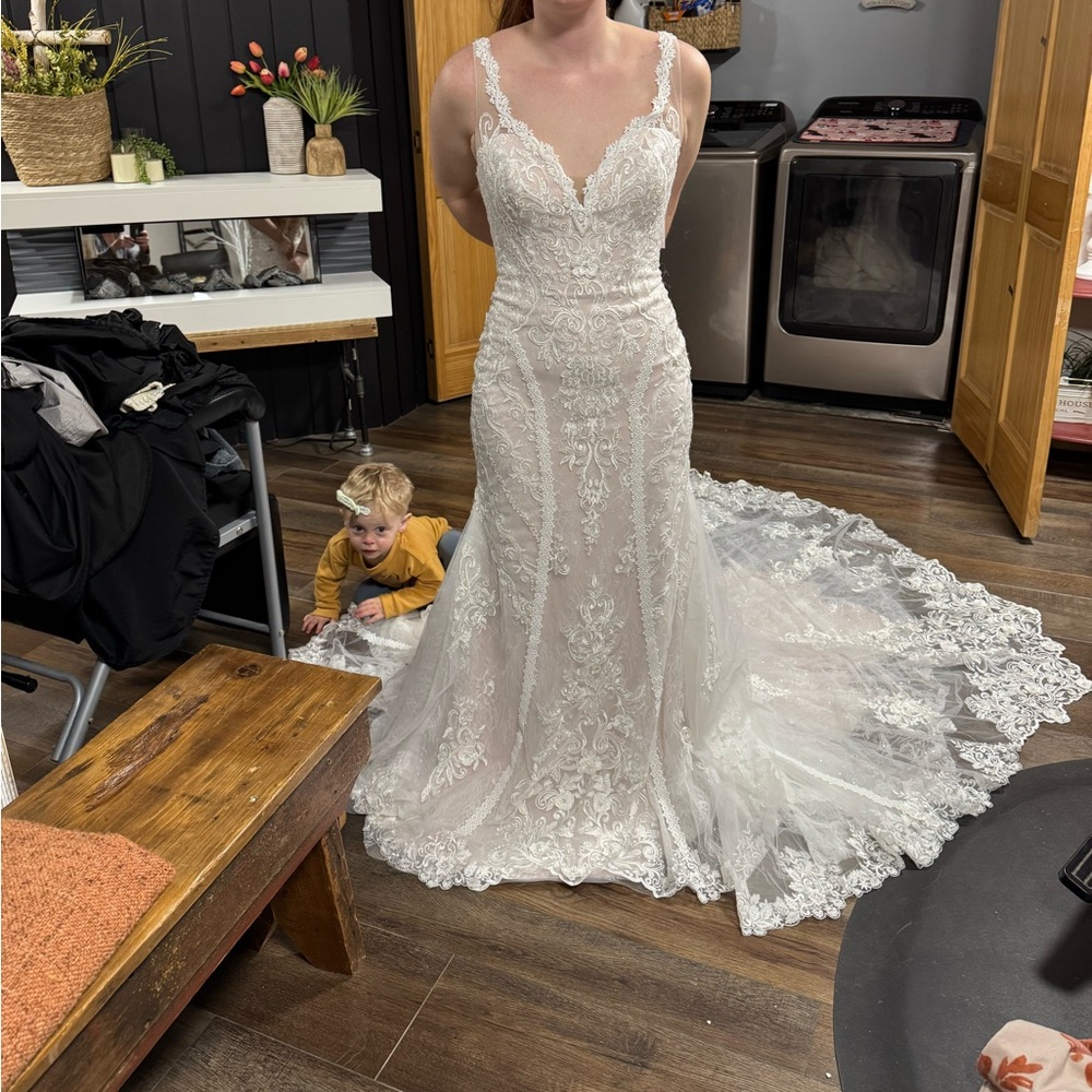Elegant Lace Wedding Dress
